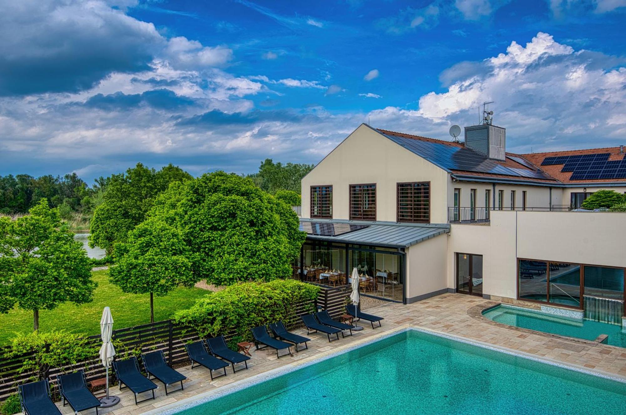 Готель Tisza Balneum 4*