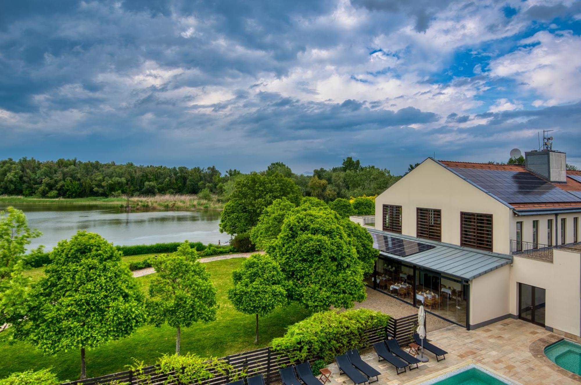 Tisza Balneum Готель